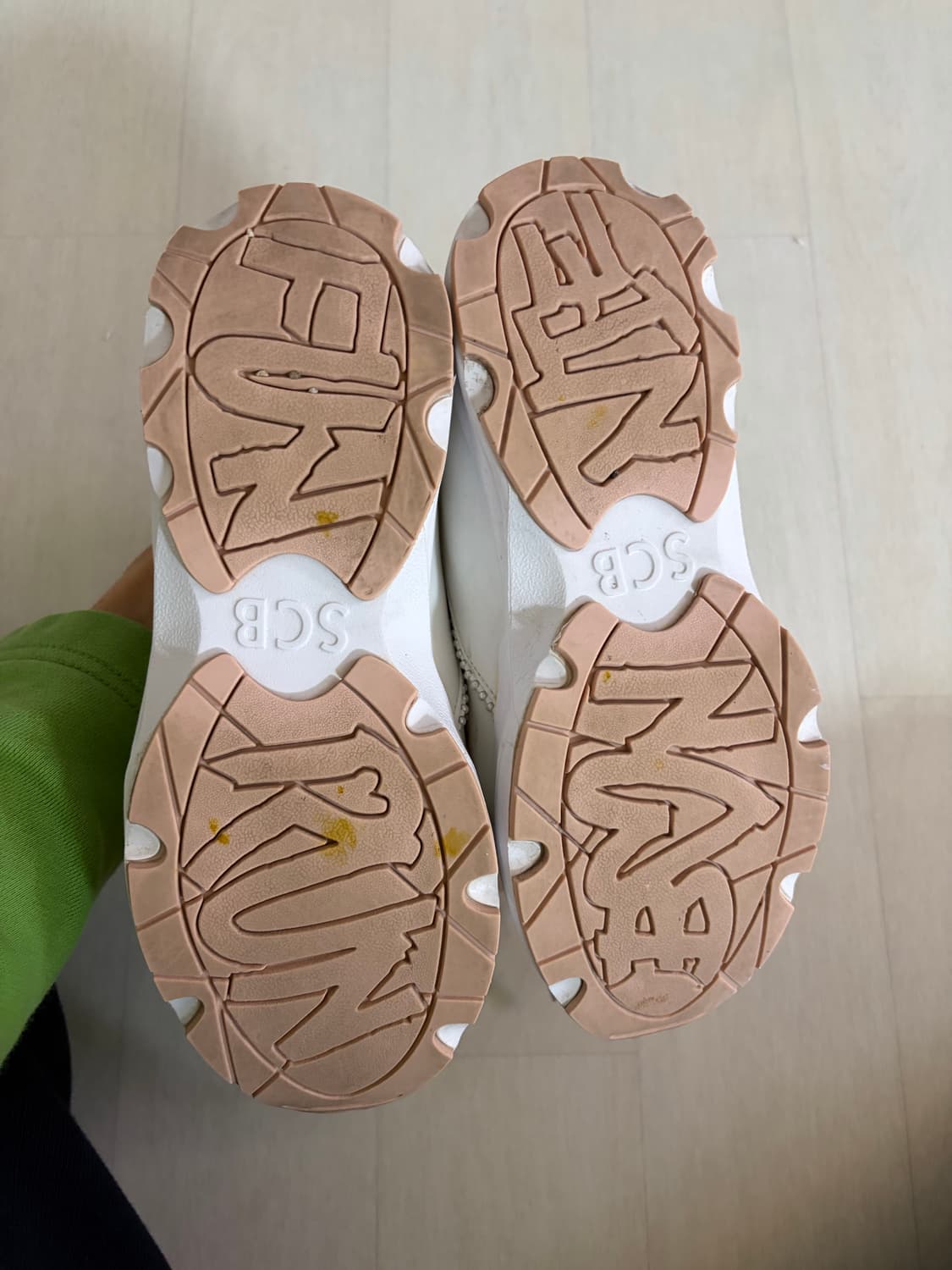 슈콤마보니 리본 스니커즈 235 정품 상품이미지4