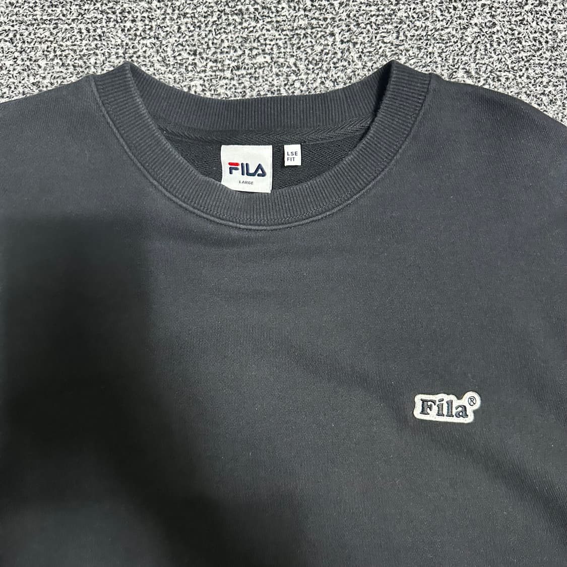 (L) 휠라 블랙 맨투맨 티셔츠 루즈핏 상품이미지2