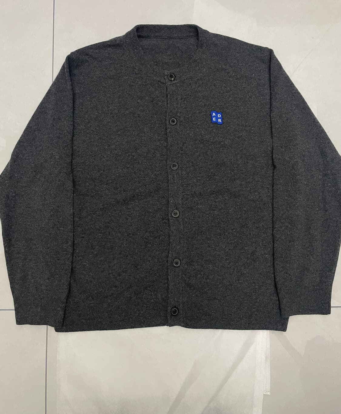 아더에러 시그니피컨트 라운드 가디건 차콜 그레이 상품이미지3