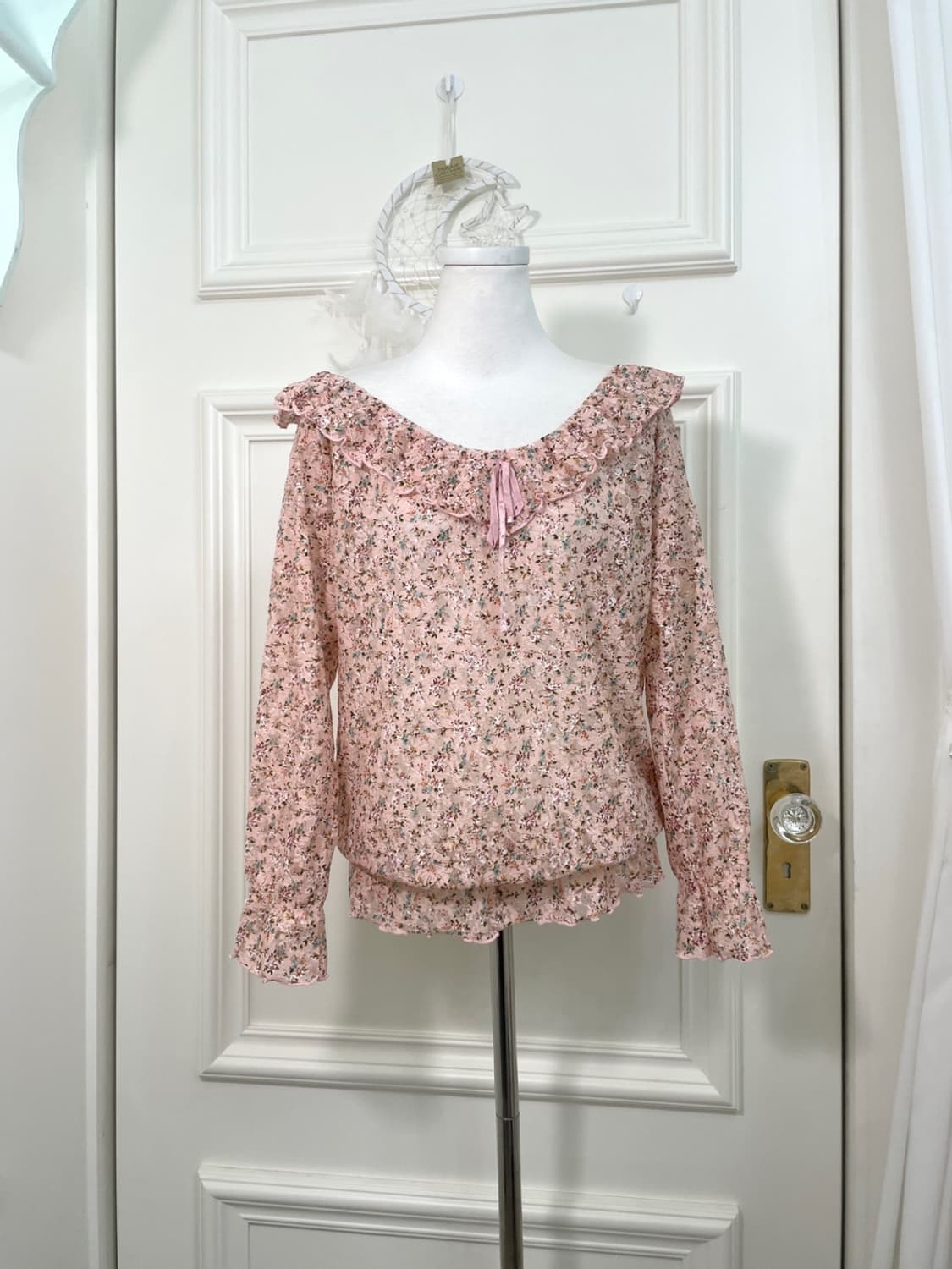pink flower lace bow point spring blouse 상품이미지1