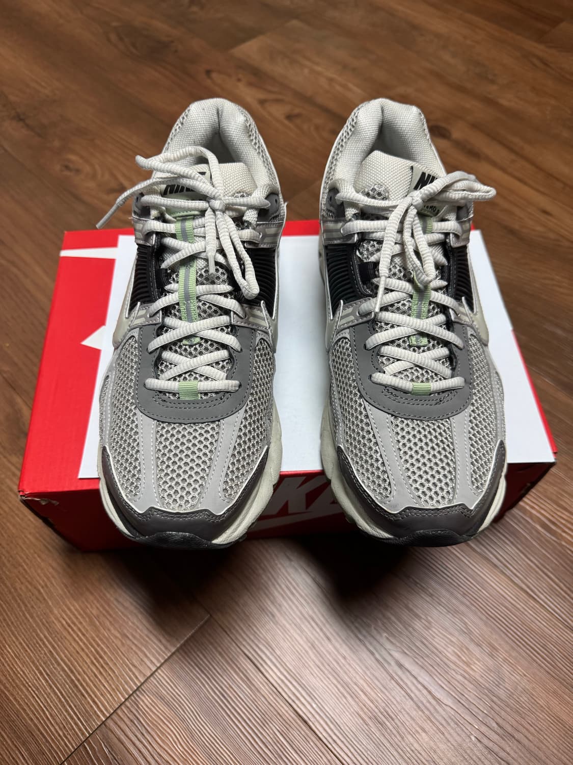 w(우먼스) 나이키 줌 보메로5 코블스톤 / 285사이즈 / 박스O 상품이미지2