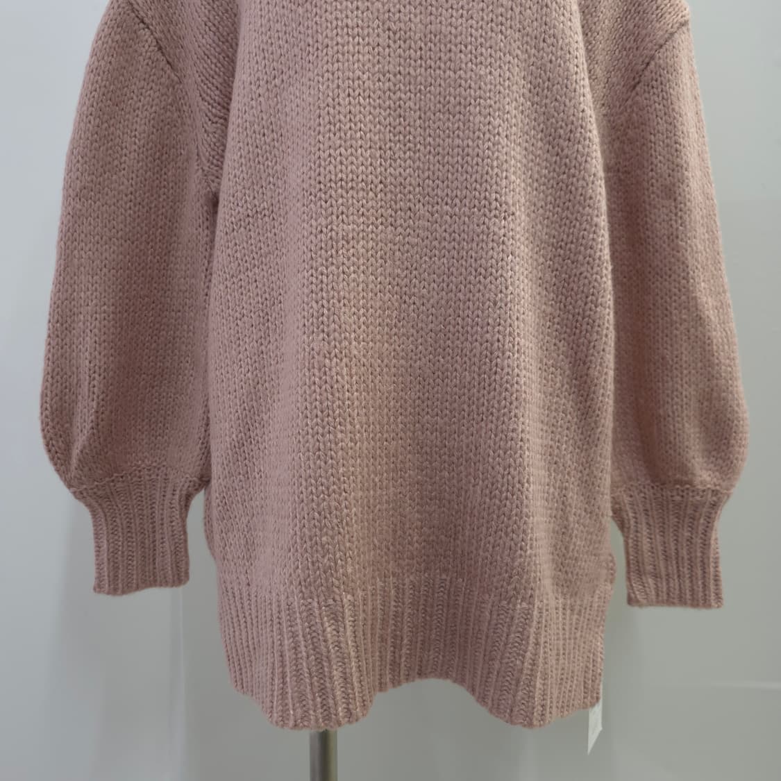 핑크 오픈백 하이넥 루즈핏 니트 상품이미지6