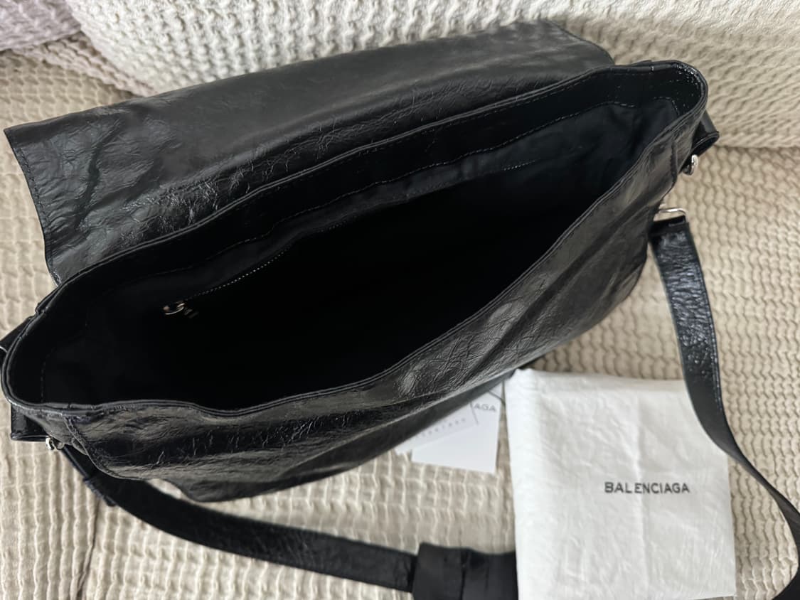 발렌시아가 자이언트 네오포크 플랩백 메신저백 모터백 크로스백 상품이미지7