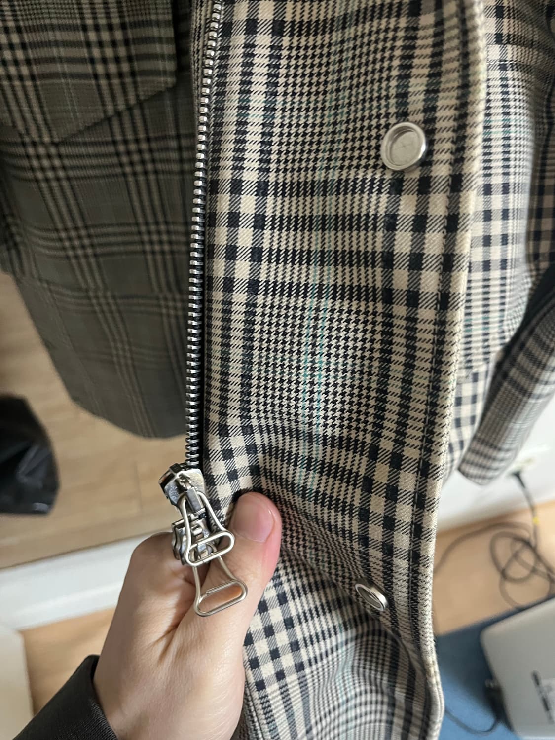 솔리드옴므 체크 트렌치코트 팝니다 상품이미지4