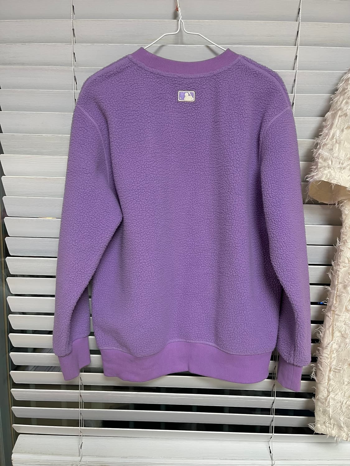 MLB 기모 후리스 베이직 로고 오버핏 맨투맨 (남녀공용) 상품이미지2