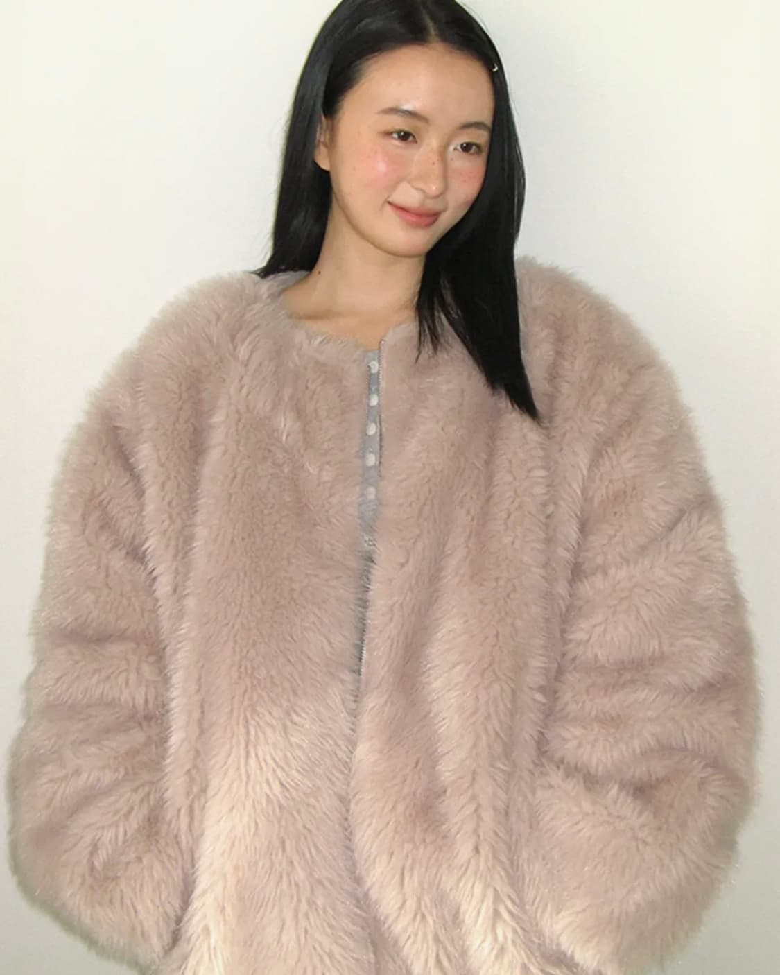 론론 퍼자켓 INNER POINTED FLUFFY FUR JACKET 상품이미지1