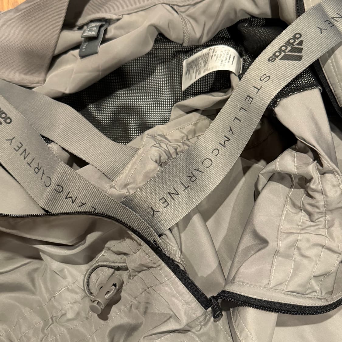 아디다스 스텔라 EP 오버롤 그레이 컬러 점프수트 상품이미지3