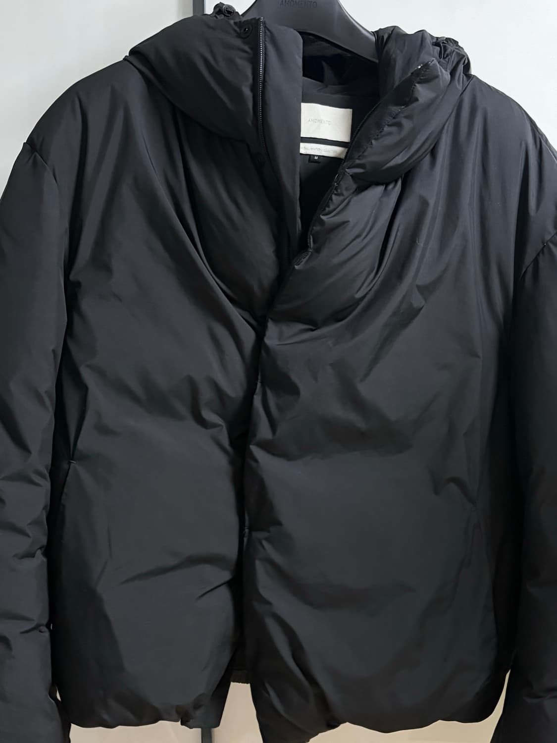 아모멘토 25FW 맨즈 다운 푸퍼 패딩 M사이즈 팝니다. 상품이미지1