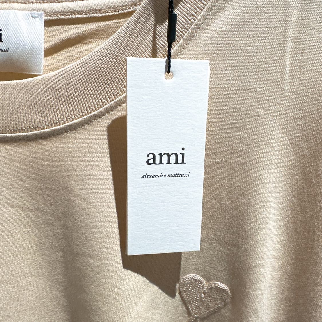 아미 남성 베이지 톤온톤 하트 로고 상품이미지5