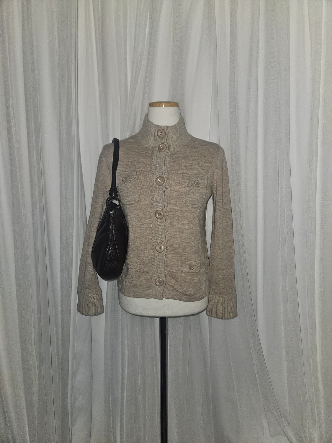 bellas affina 라떼갸루 베이지 긱시크 하이넥 니트 상품이미지1