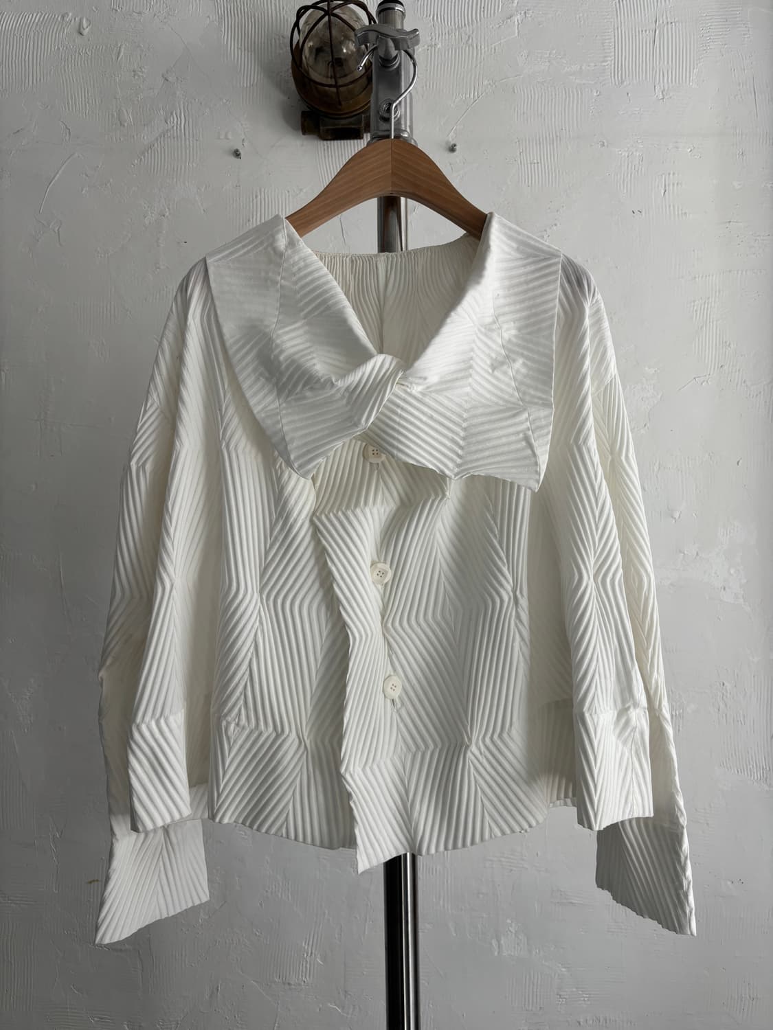 Issey Miyake 이세이미야케 화이트 빅카라 자켓 상품이미지3