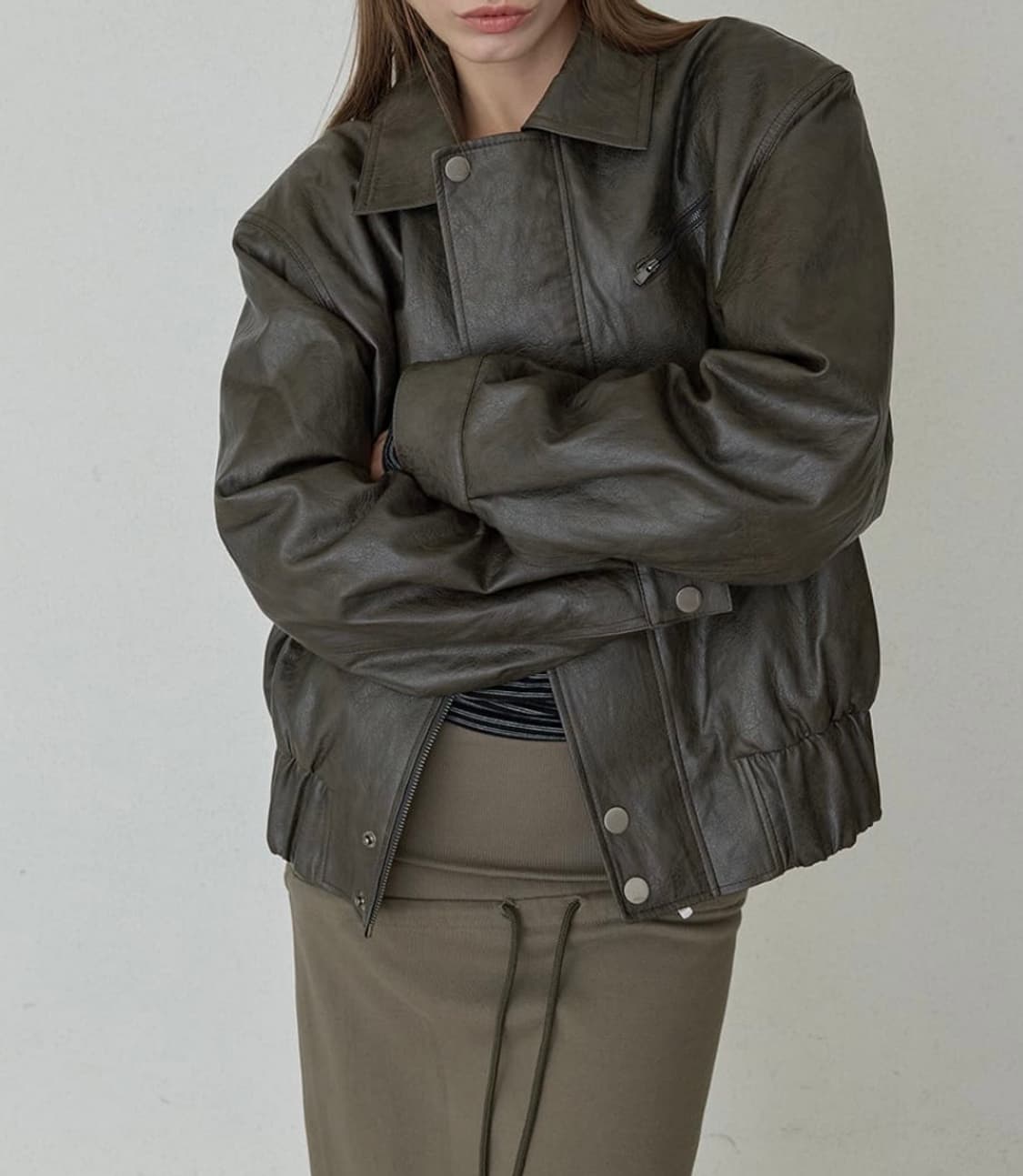 오데스 ORDES 레더 패디드 점퍼 브라운 상품이미지2