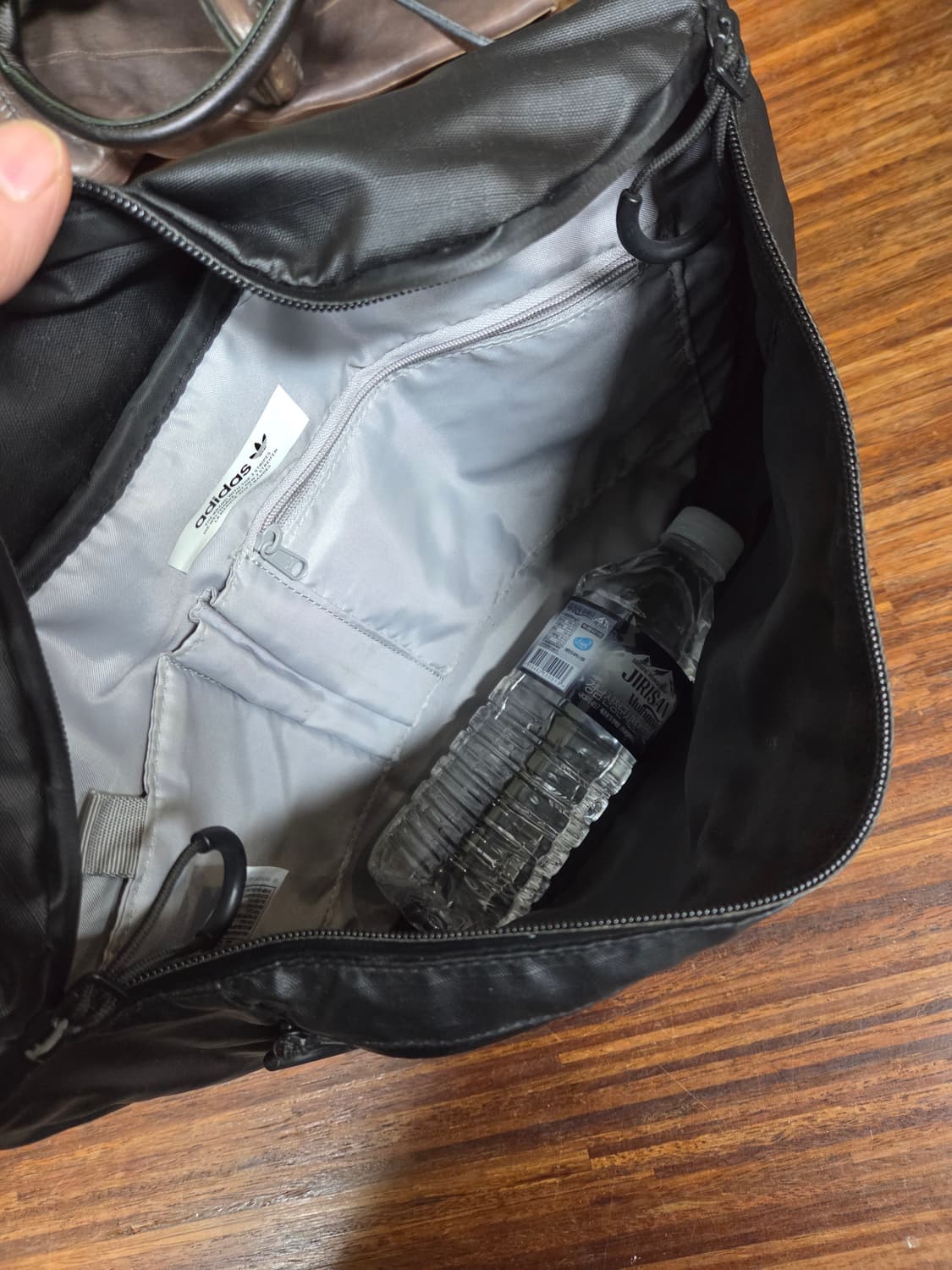 아디다스 빅 웨이스트백 레더 크로스백  상품이미지4