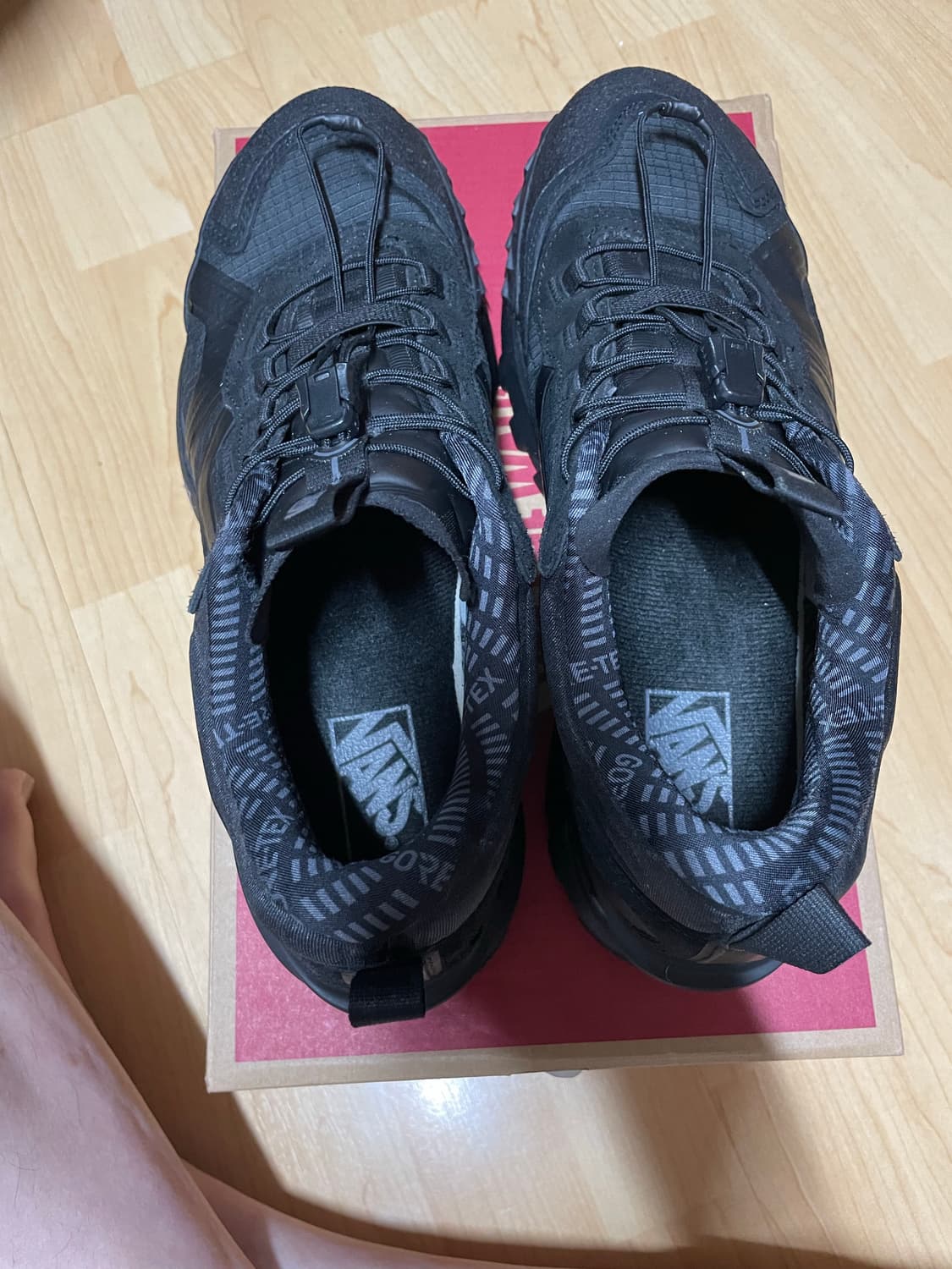 반스 MTE 크로스패스 XC 고어텍스 블랙아웃 상품이미지2