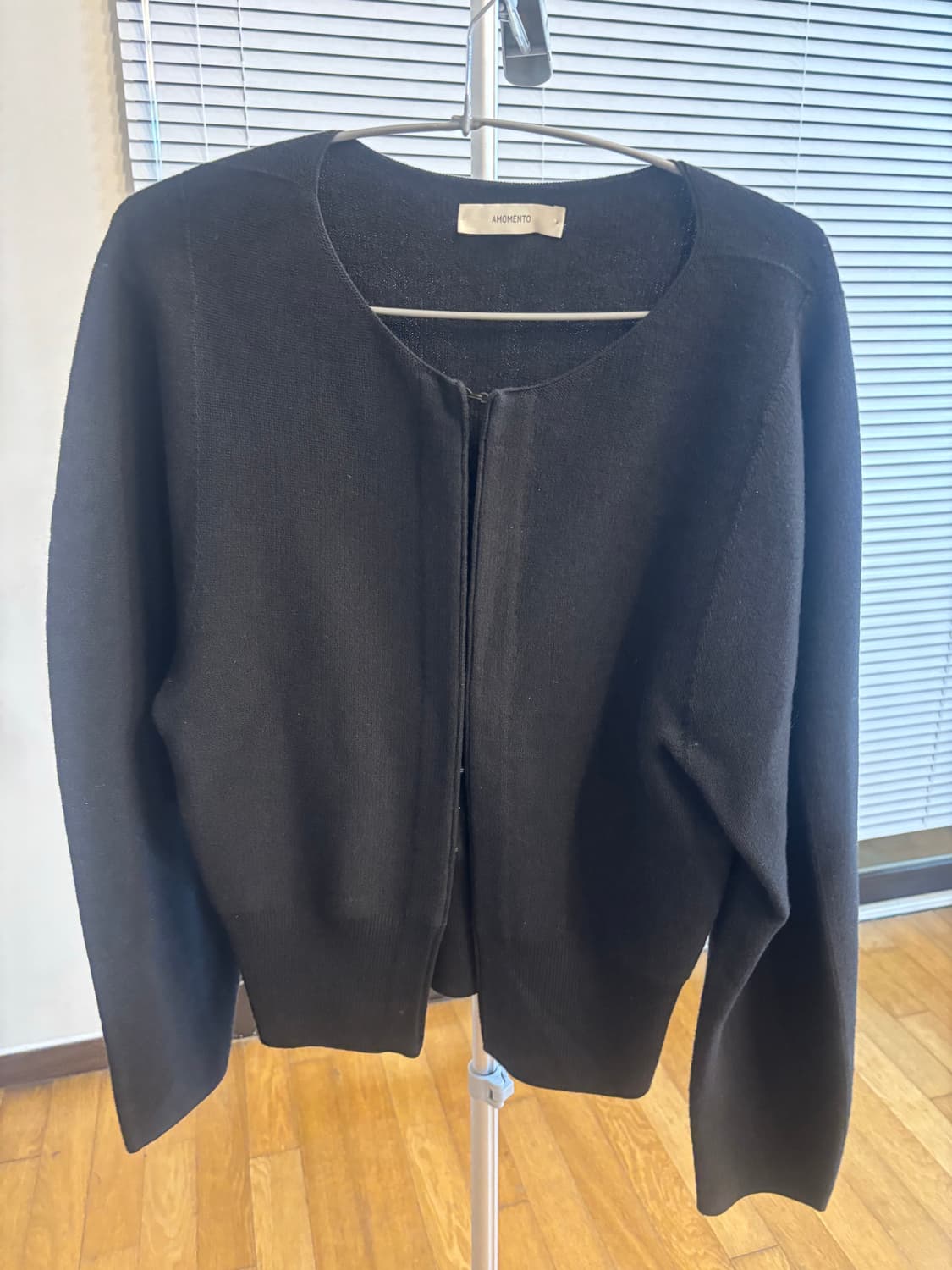 아모멘토 홀가먼트 라운디드 가디건 블랙 상품이미지4