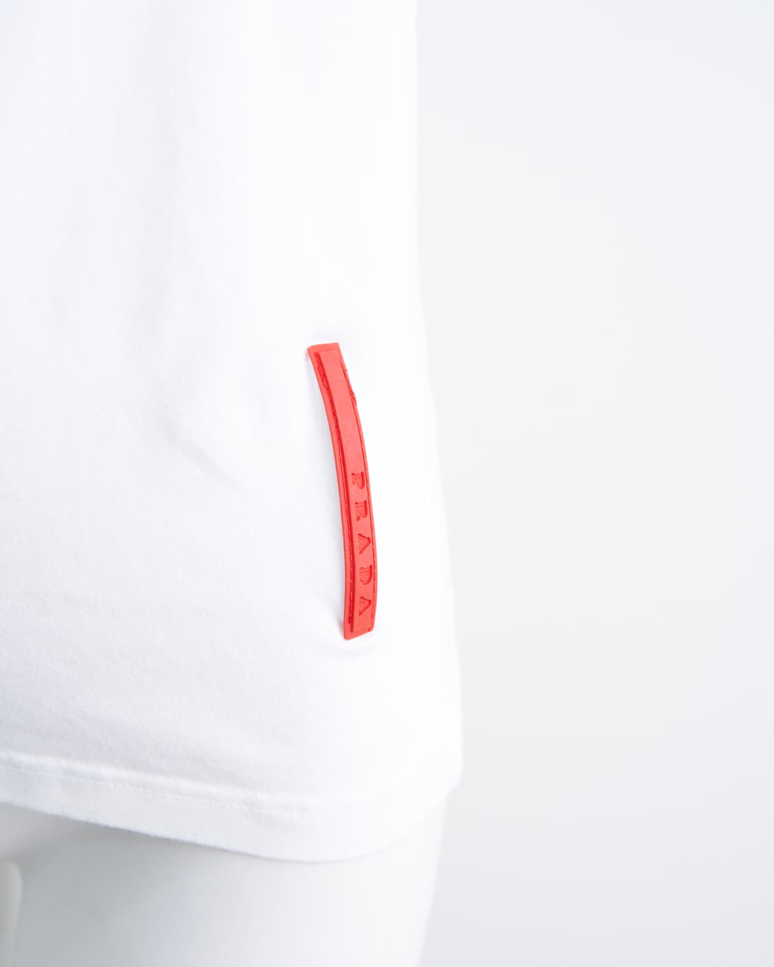 PRADA 레드네임 스몰로고 디테일 반팔 티셔츠 상품이미지5