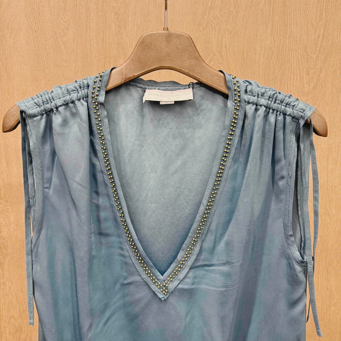 쟈딕 앤 볼테르 디럭스 비즈 스터드 브이넥 슬리브리스 블라우스 딥그린 상품이미지4