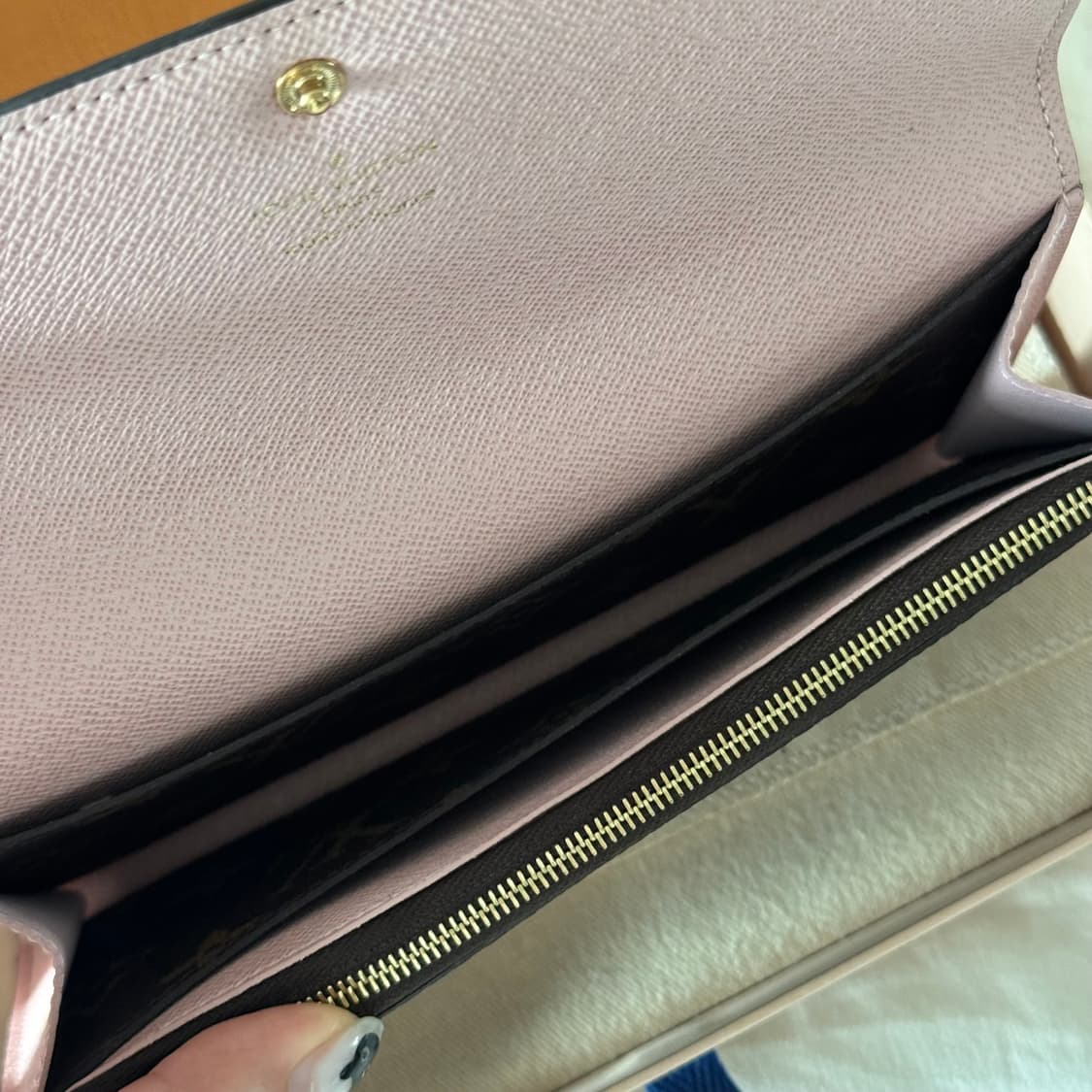 루이비통 모노그램 에밀리 장지갑 상품이미지2