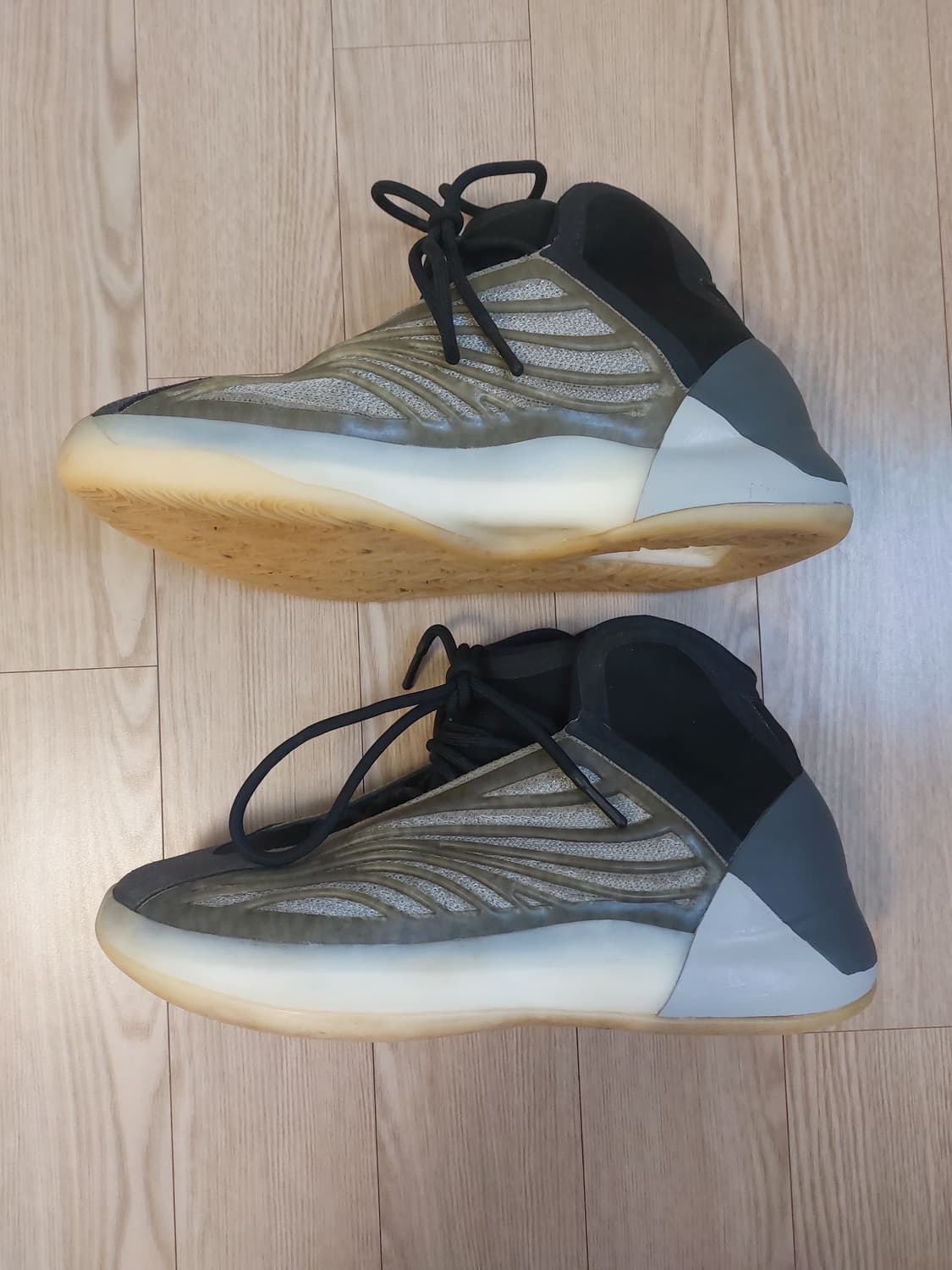 아디다스 이지 부스트 퀀텀 바리움 상품이미지4