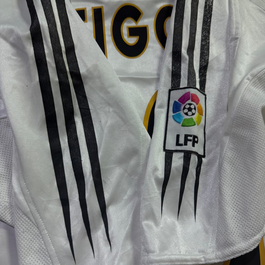 04-05 아디다스 레알 마드리드 NO.10 루이스 피구 홈 유니폼  상품이미지7