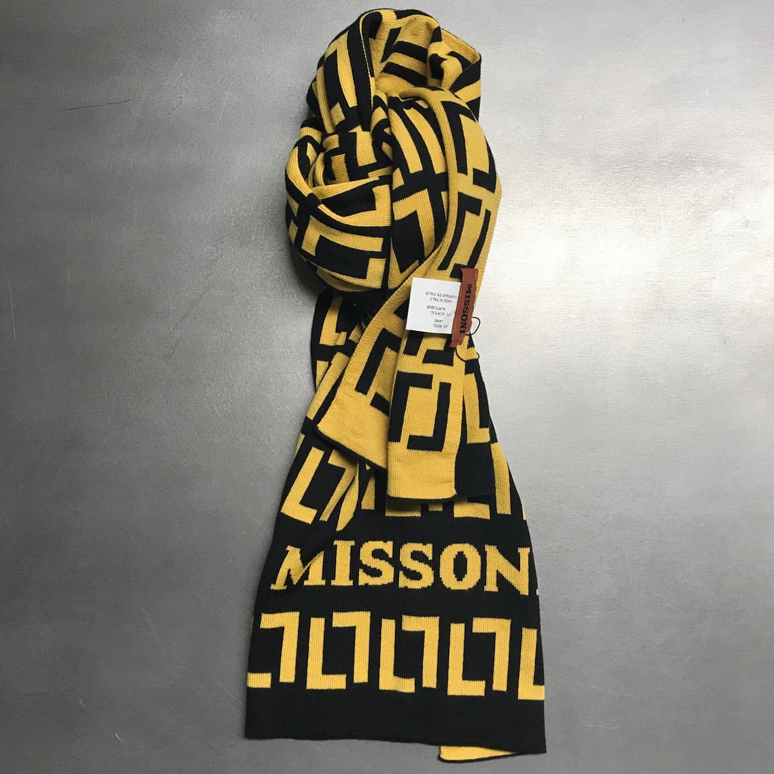 미쏘니 로고 머플러 상품이미지1