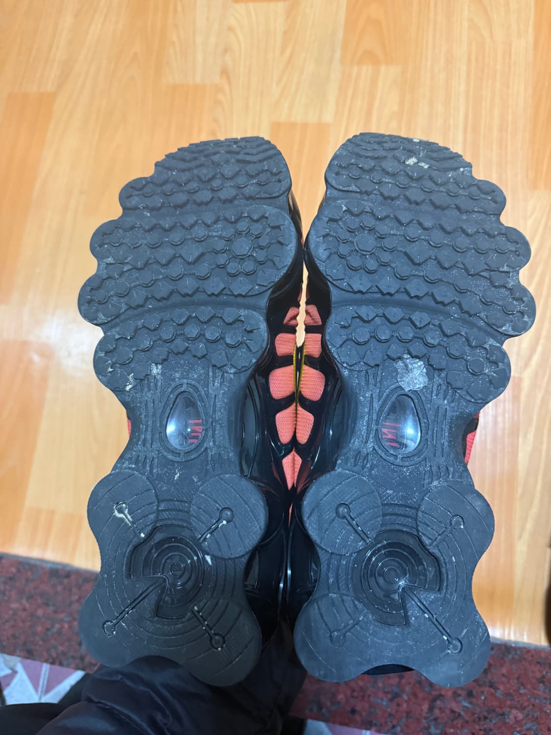 나이키 샥스 TL 선라이즈 로우탐 스니커즈 상품이미지4