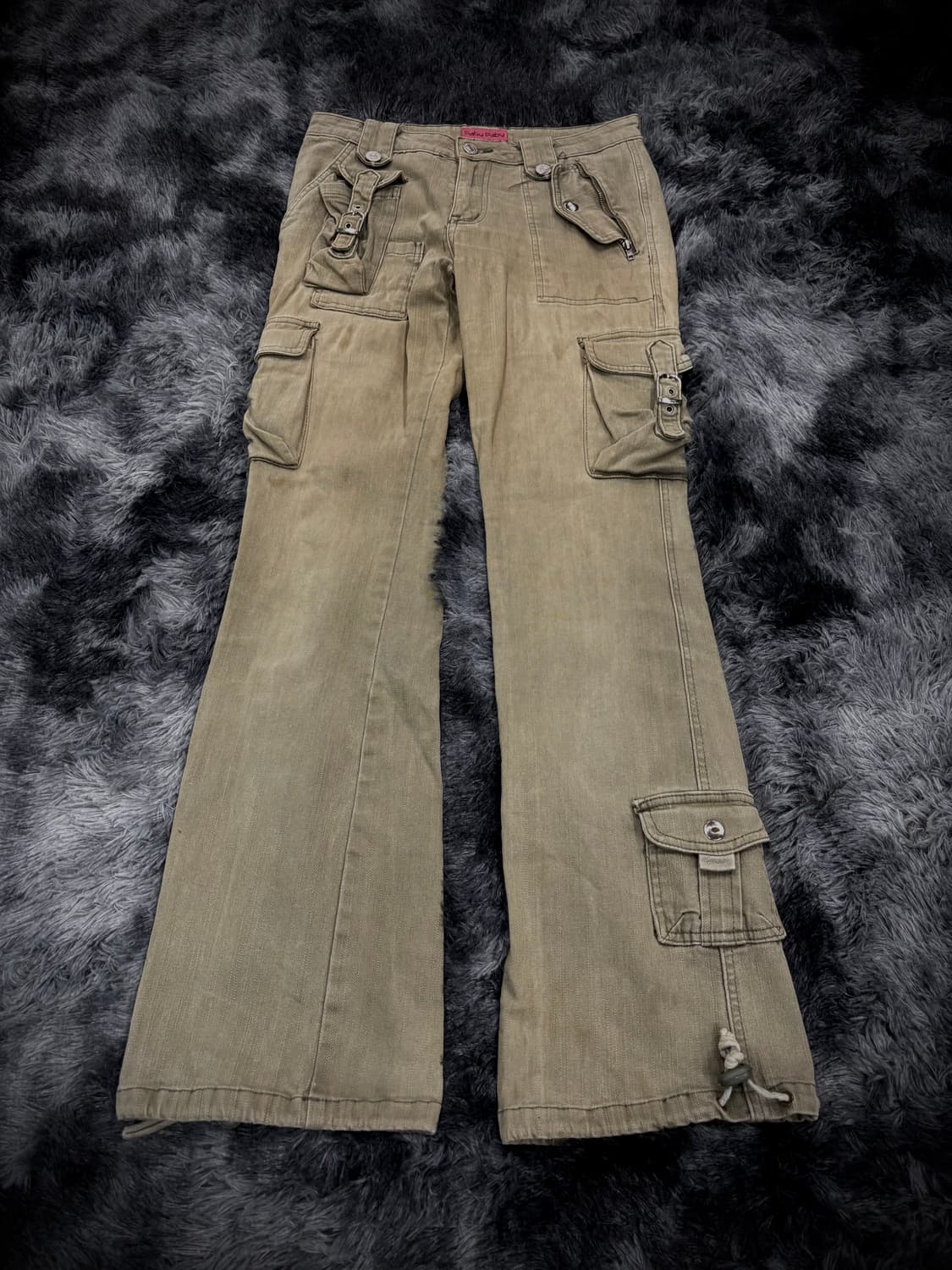 카키 멀티포켓 스트랩 디테일 부츠컷 카고팬츠 상품이미지1