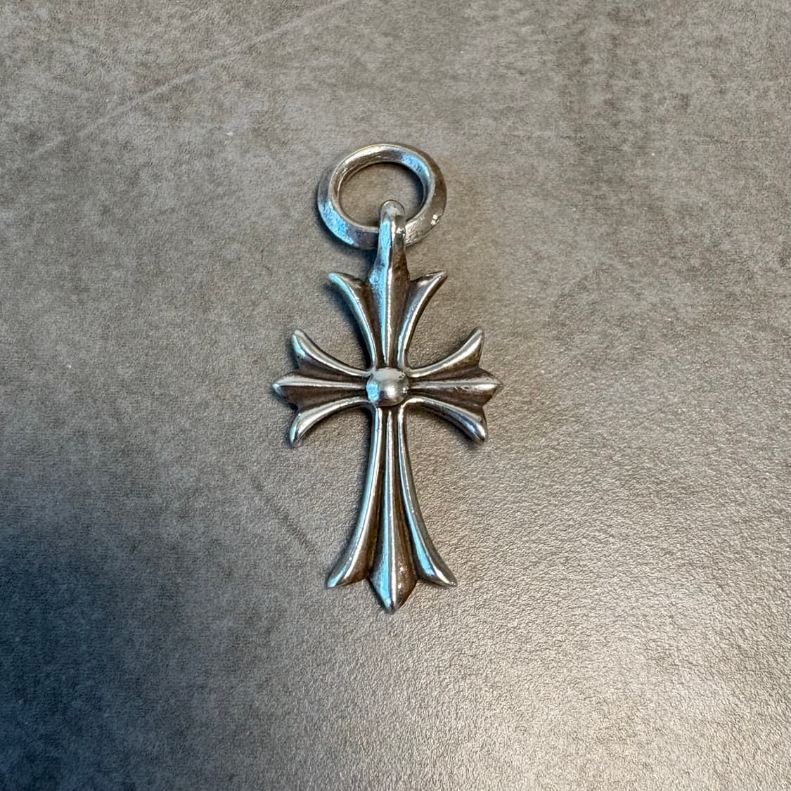 크롬하츠 타이니 크로스 펜던트 상품이미지1