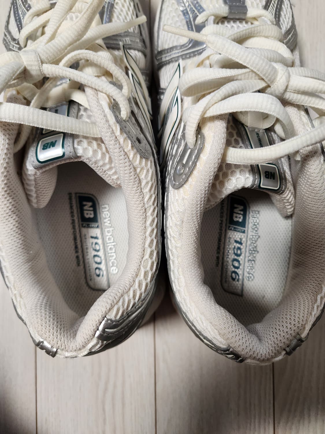 새상품급)뉴발란스 운동화 1906 M1906REE 사이즈275

몇번 안 상품이미지4