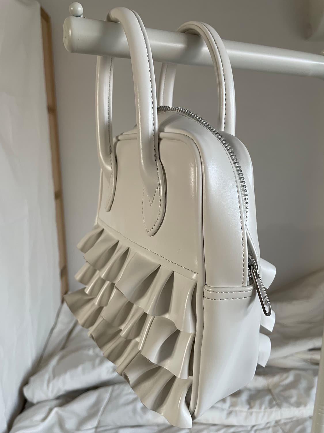 꼼데가르송 걸 프릴백 화이트 상품이미지1