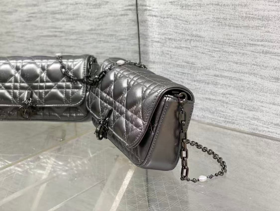 디올 크로스 백시그니처 넝쿨 체크로 클래식한 레터링 참장식
 상품이미지3