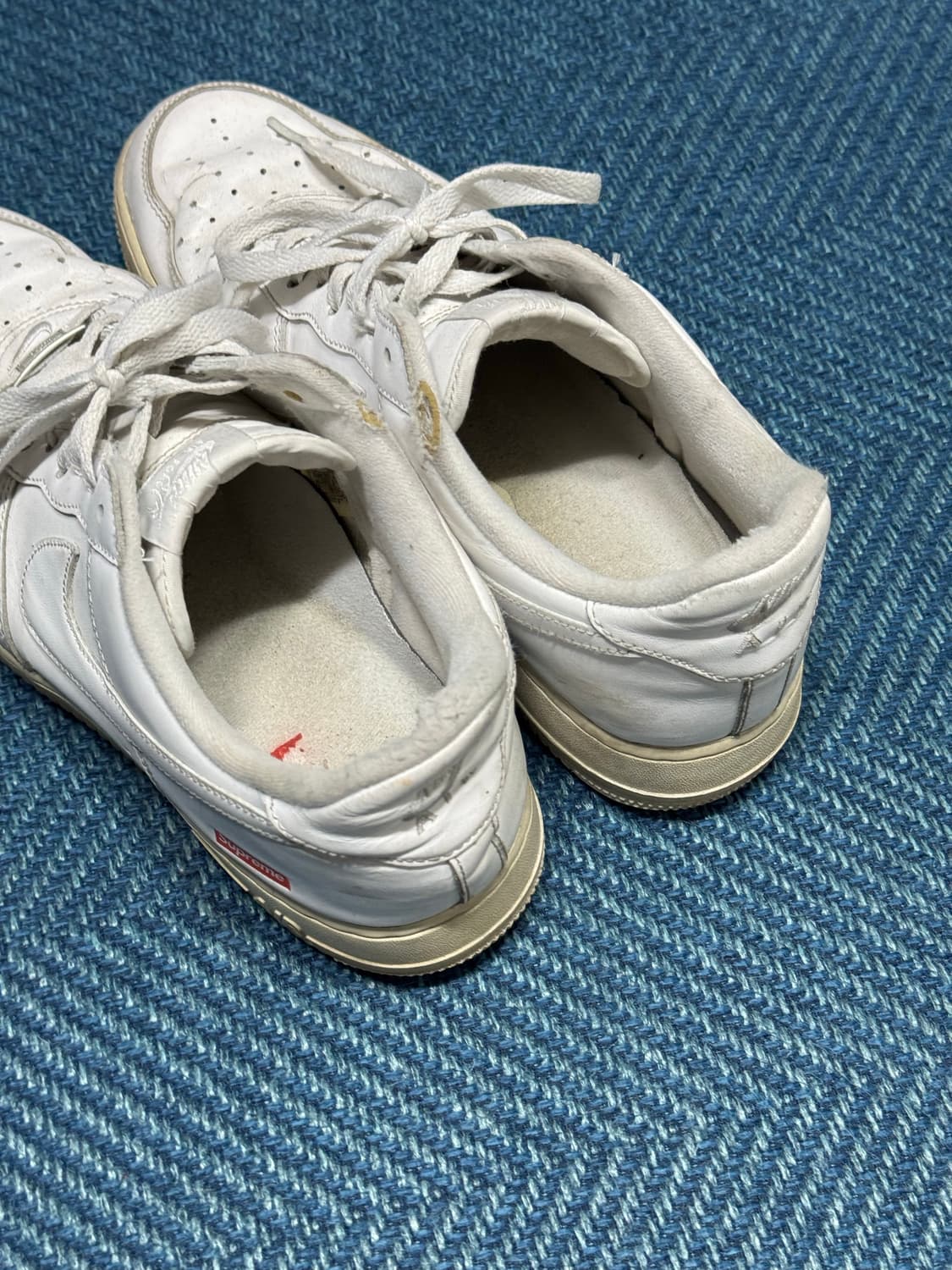 나이키 x 슈프림 에어포스 1 로우 화이트 상품이미지2