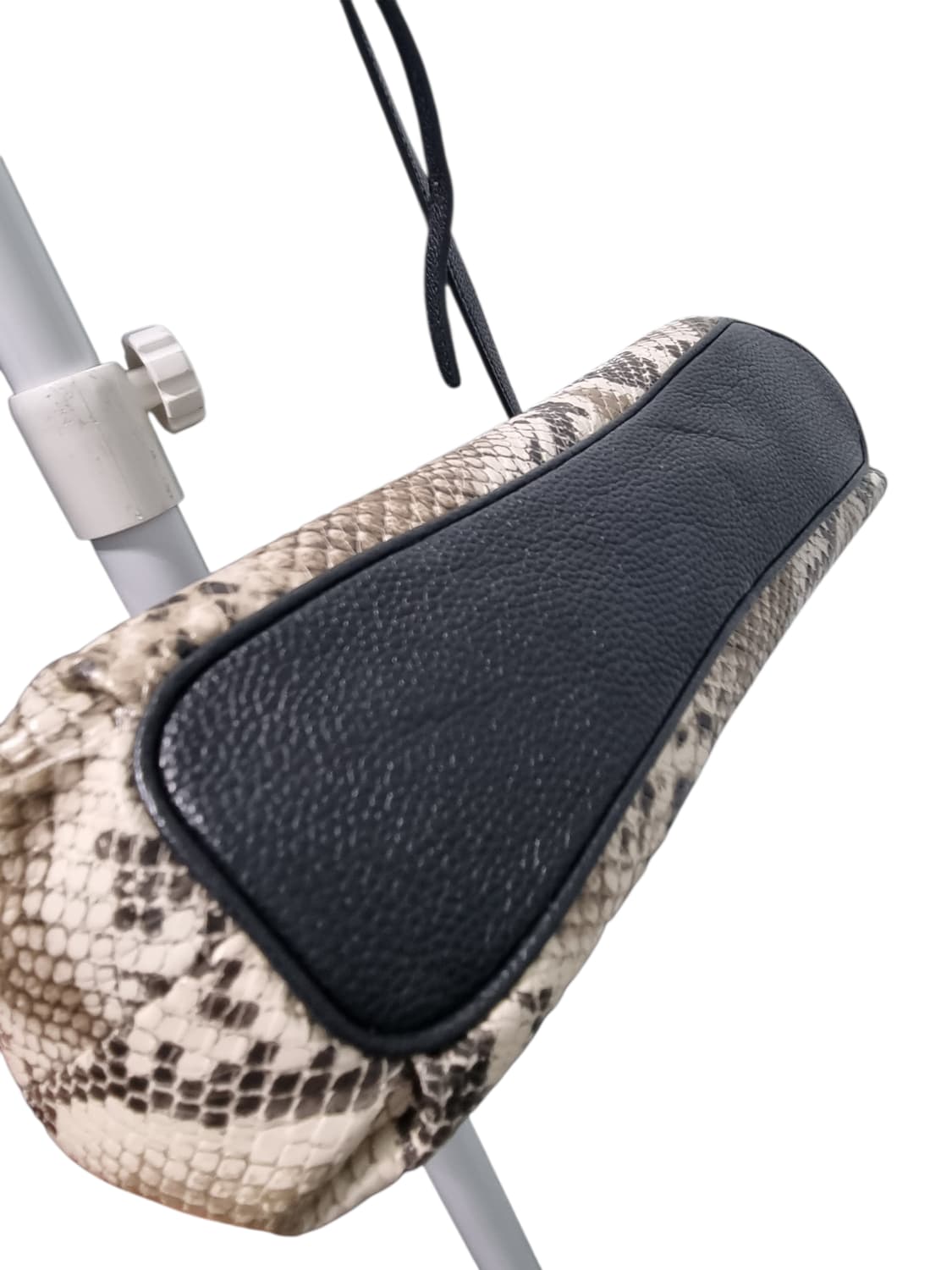 닥스 가죽 뱀피 크로스 백 상품이미지4