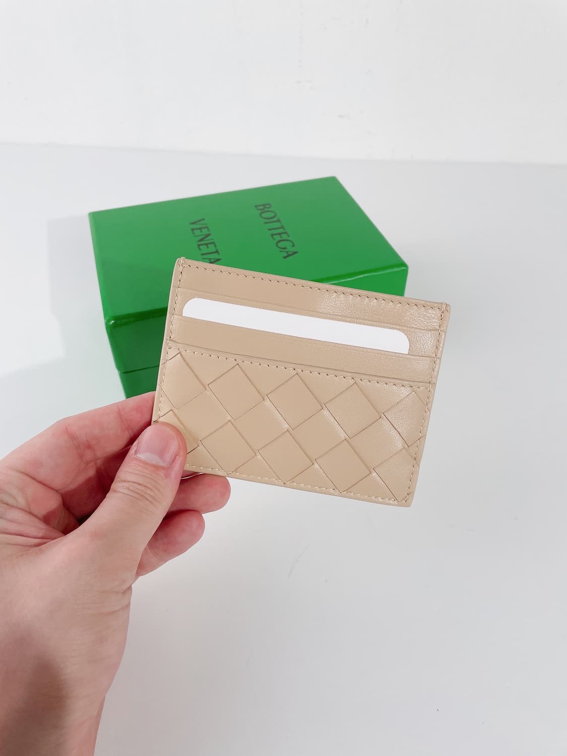 (정품/새상품) 보테가베네타 베이지 컬러 인트레치아토 카드지갑 상품이미지3