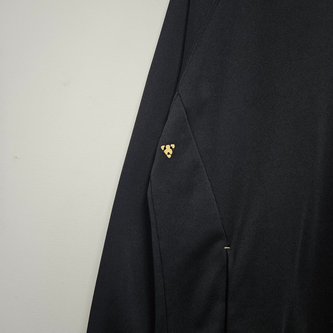 105) 데상트 센터로고 폴리에스터 후드티 상품이미지4