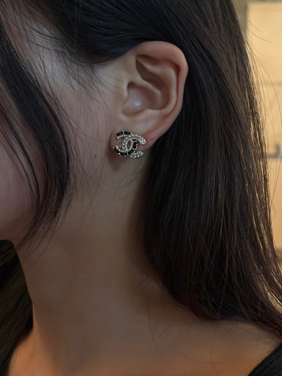 샤넬 정품 cc로고 업사이클링 레더 진주 귀걸이 상품이미지4