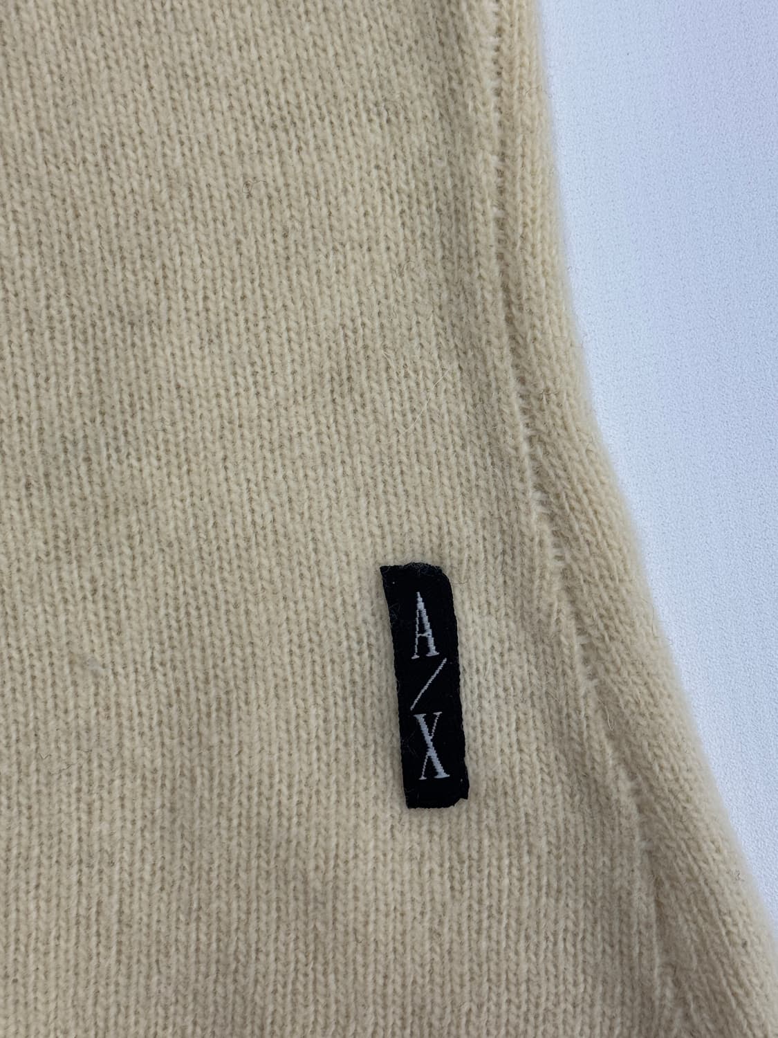 ARMANI 레터링 아이보리 브이넥 니트 100% LAMBS WOOL 상품이미지5