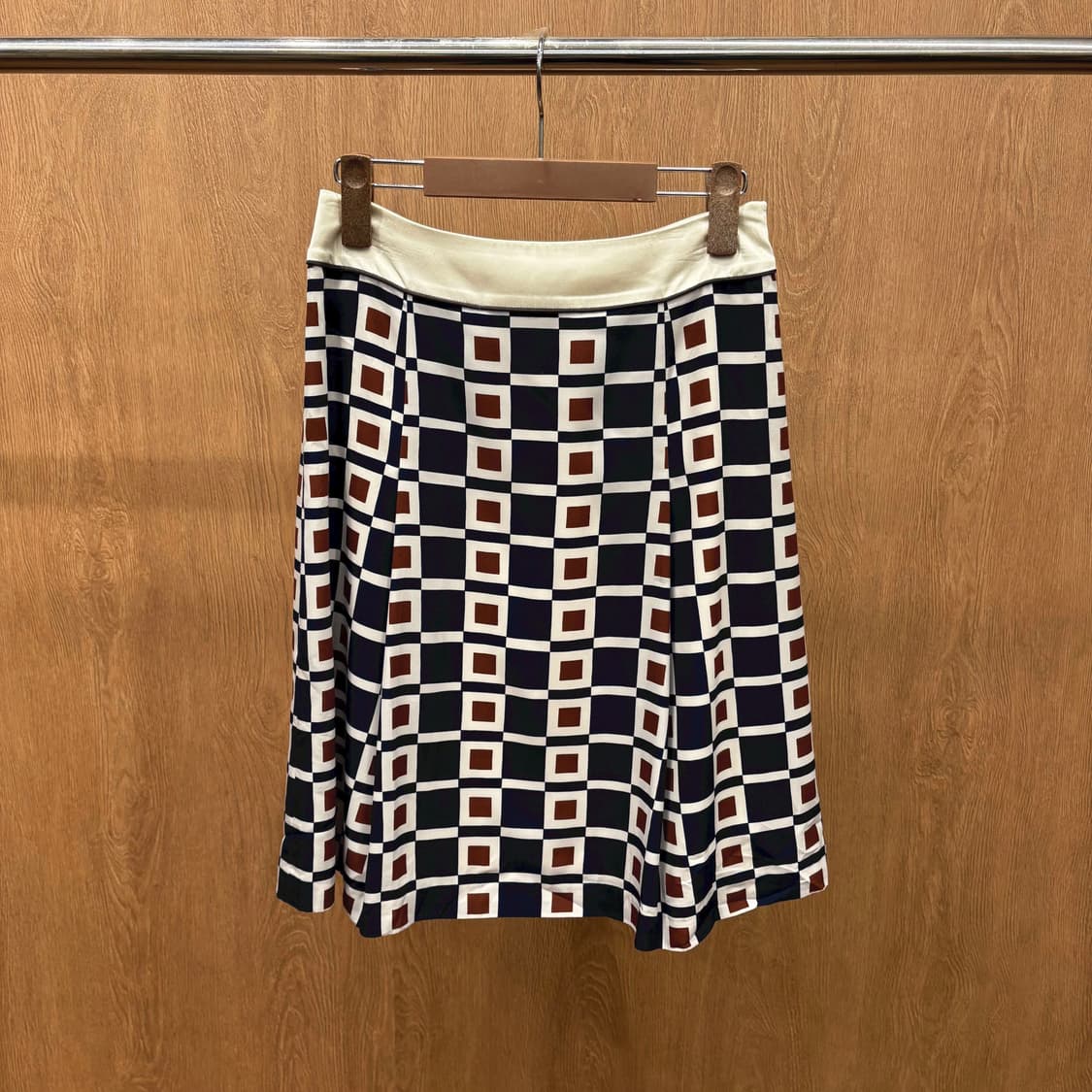  꾸레쥬 미디 스커트 기하학 패턴 허리 패널 디테일 플레어핏 네이비 상품이미지2