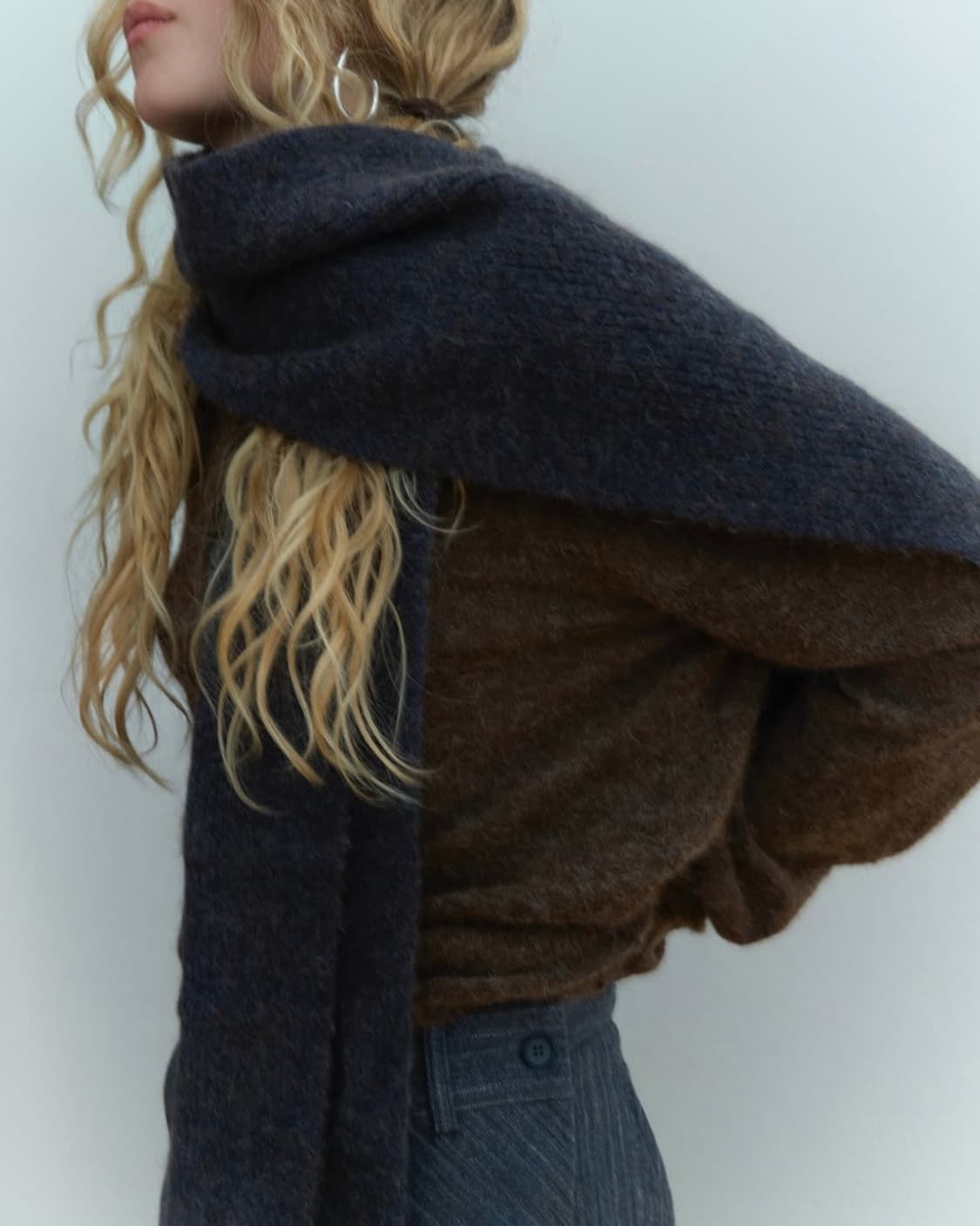 호프 25fw Knitted 알파카 머플러/차콜 상품이미지2