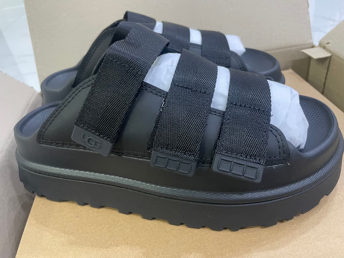 새상품 Ugg 골든글로우 플랫폼 스트랩 슬라이드 블랙  상품이미지1