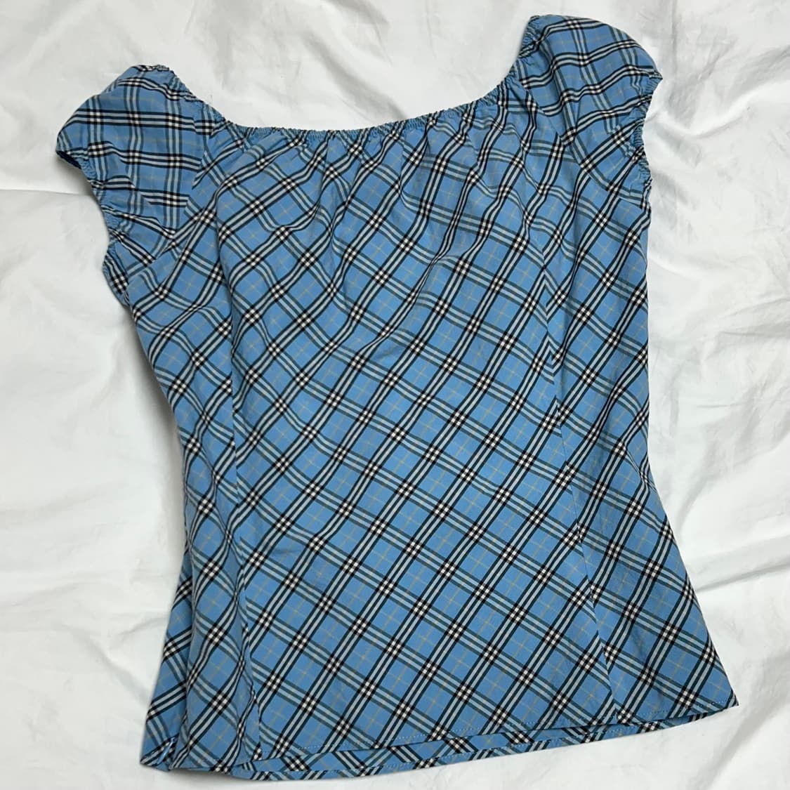 희귀) 버버리 블루라벨 오프숄더 리본 셔링 블루 탑 슬리브리스 나시 y2 상품이미지4