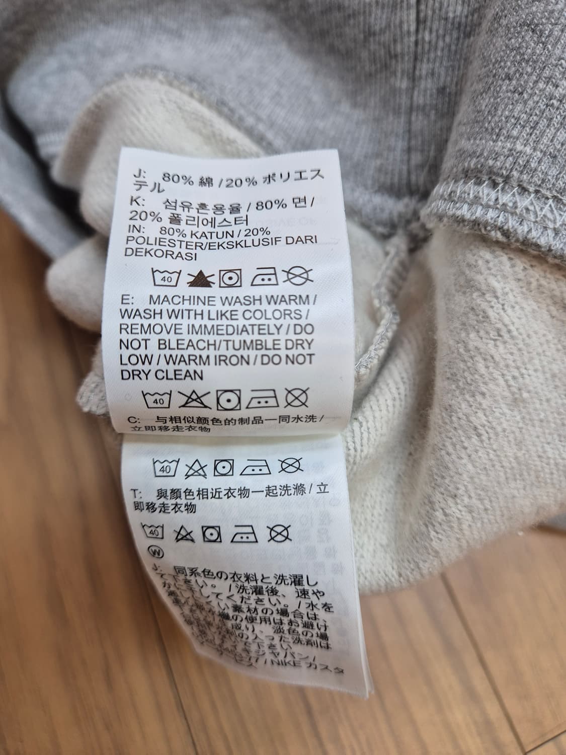 택 달린 나이키 맨투맨 M사이즈 새상품입니다. 회색 무난한 색상이라 어디 상품이미지4