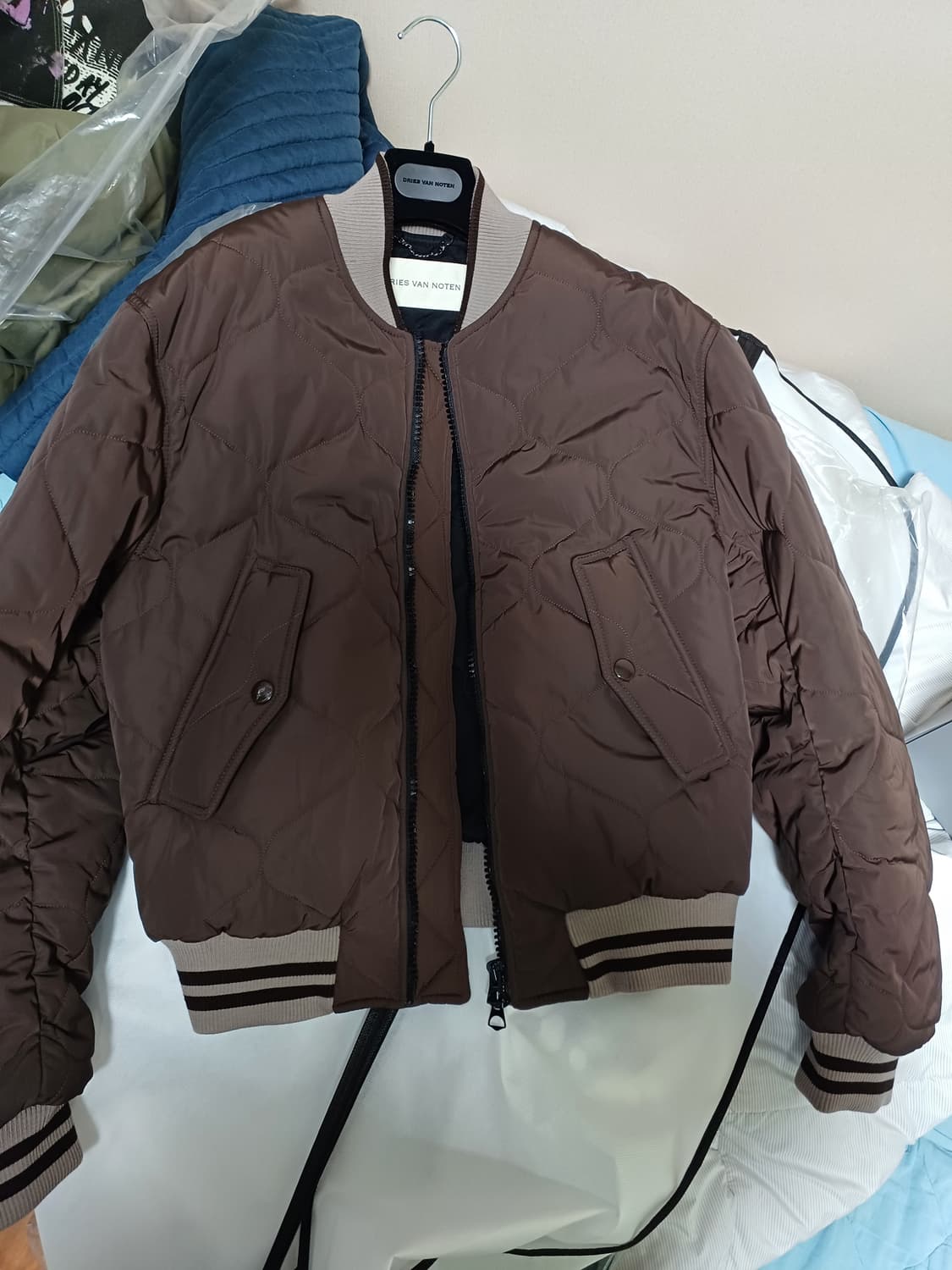 [L] 드리스반노튼 브라운 퀄팅 봄버 새상품 상품이미지5