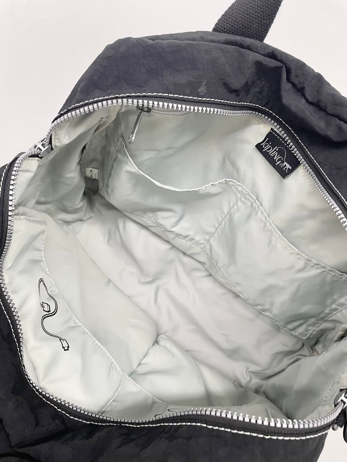 키플링 블랙 지퍼 포켓 숄더백  상품이미지9