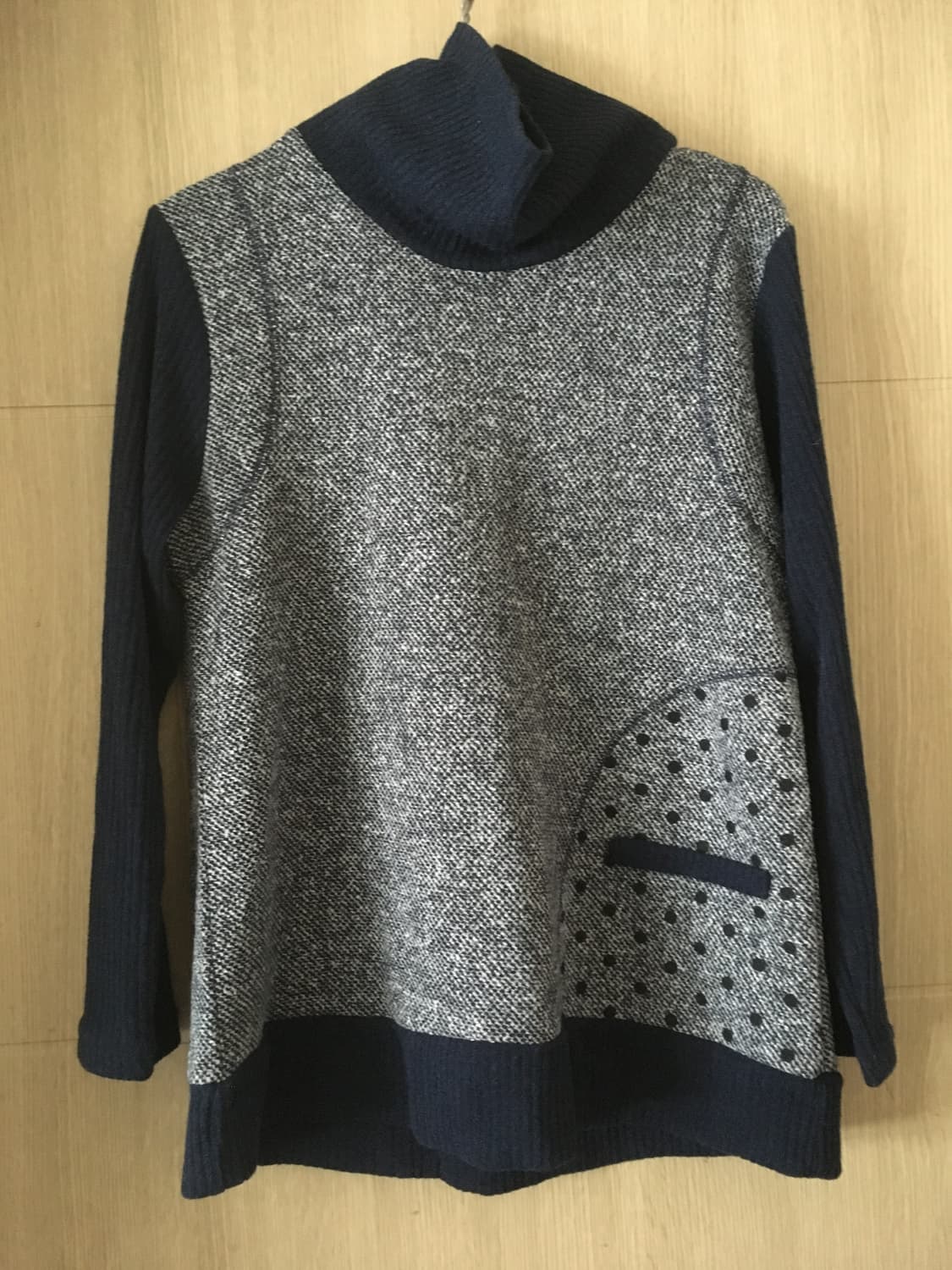 Navy stich pocket turtleneck  상품이미지2