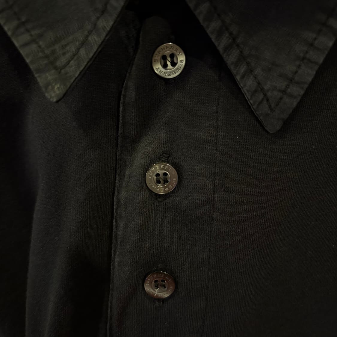 버버리 블랙 카라 롱슬리브티 상품이미지5