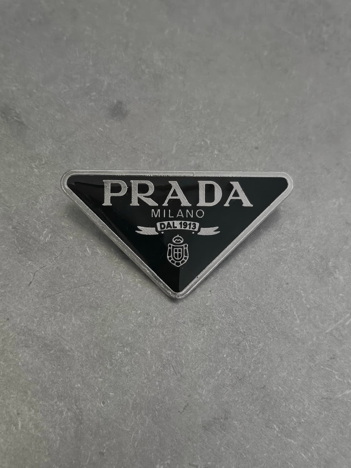 프라다 정품 빈티지 에폭시 로고 브로치 넥타이핀 상품이미지1