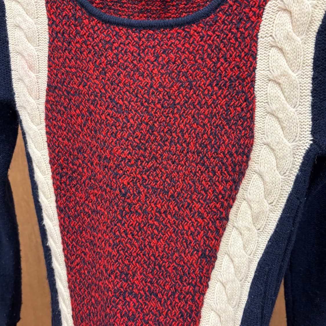 아르마니 진스 긴팔 니트 컬러 배색 케이블 언밸런스 커팅 디테일 네이비 상품이미지7