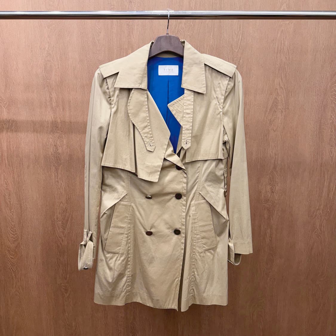 타임 트렌치 코트 더블 브레스티드 소매 스트랩 디테일 레귤러핏 베이지 상품이미지2