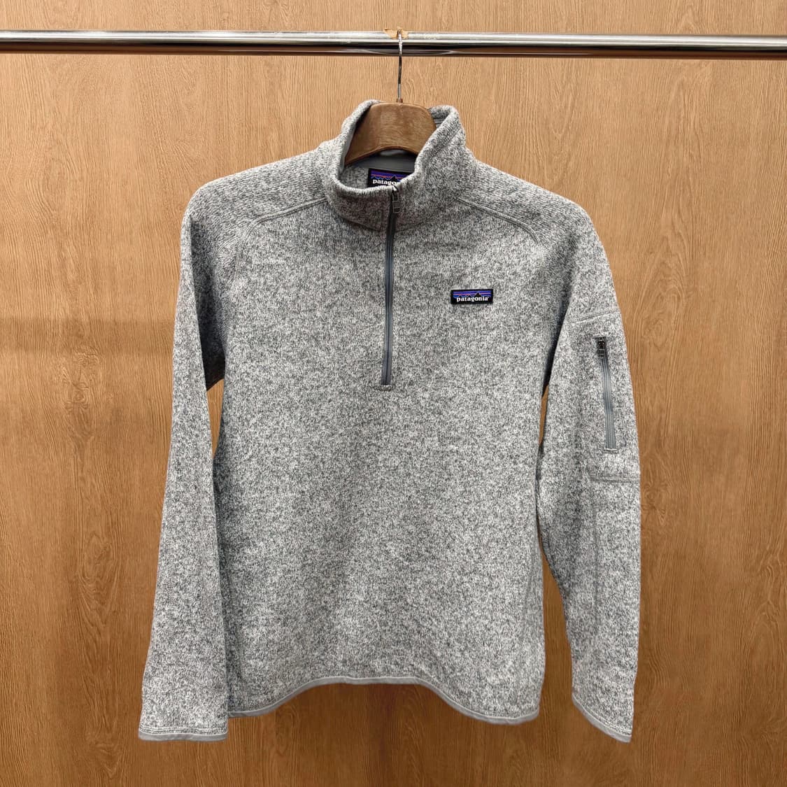 파타고니아 하프 집업 플리스 자켓 로고 패치 파이핑 디테일 라이트 그레이 상품이미지2
